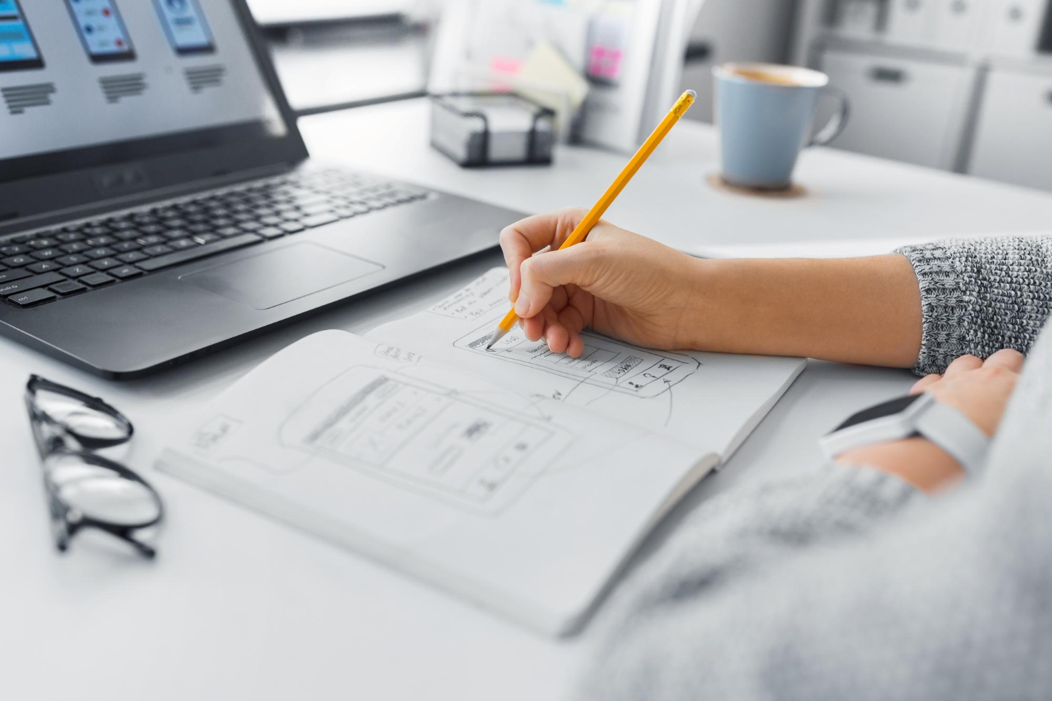 Dtek Global ekibi tasarım yapıyor